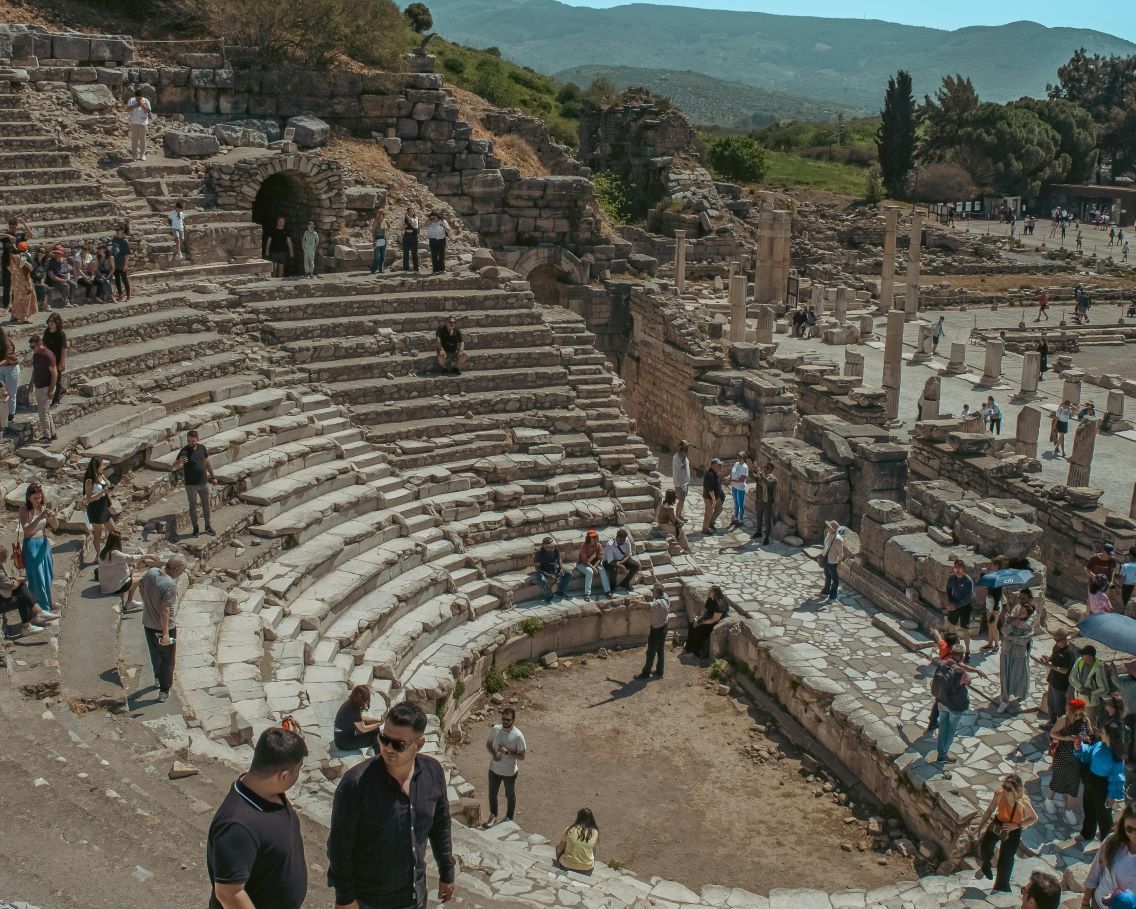 touristes-ellada-arxaio-theatro-ellika